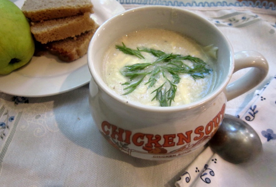 Sweet soup with Apple and zucchini
