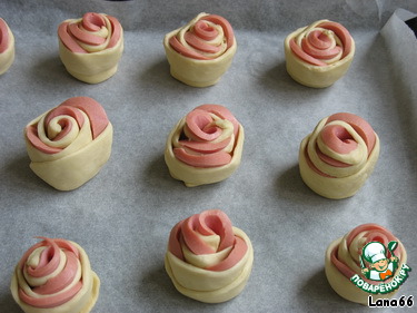 Roses puff with sausage