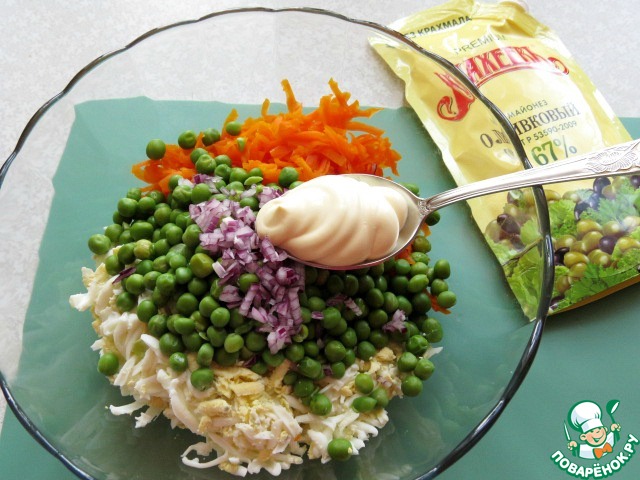 Carrot salad, green pea and egg