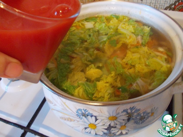 Tomato soup with barley and Chinese cabbage