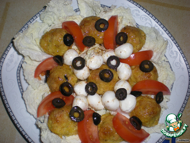 Салат с шариками поленты и моцареллы