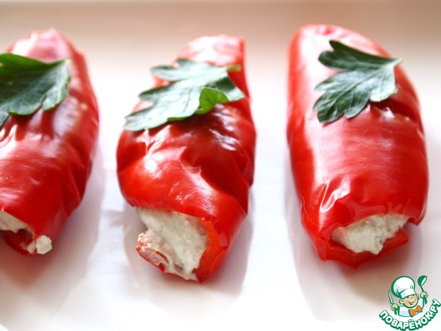 Рулетики из перца с творогом и грецкими орехами