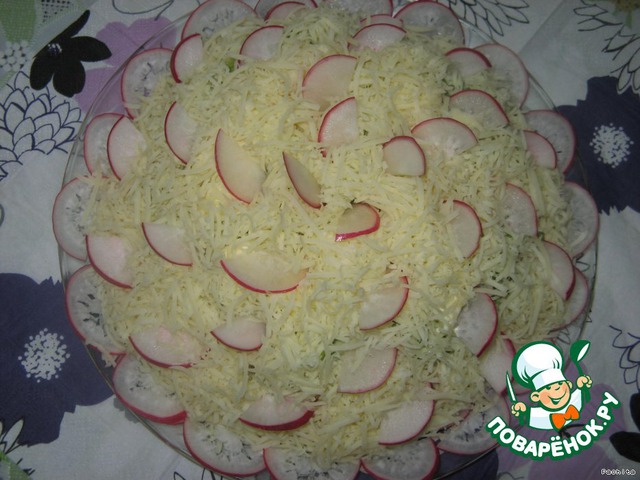 Salad with radish and crab meat