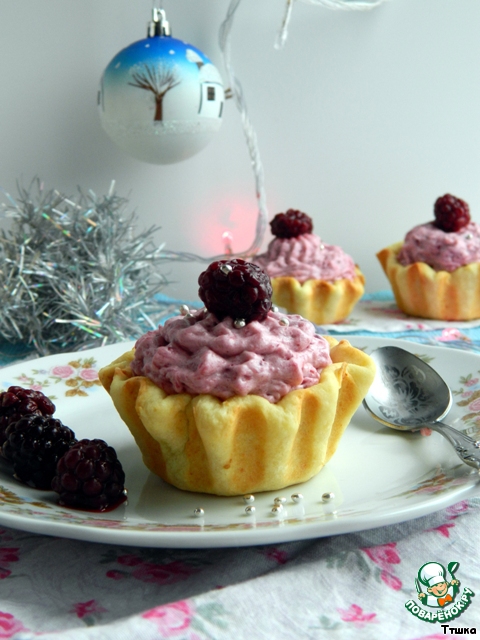 Cheesecake tarts with BlackBerry souffle 