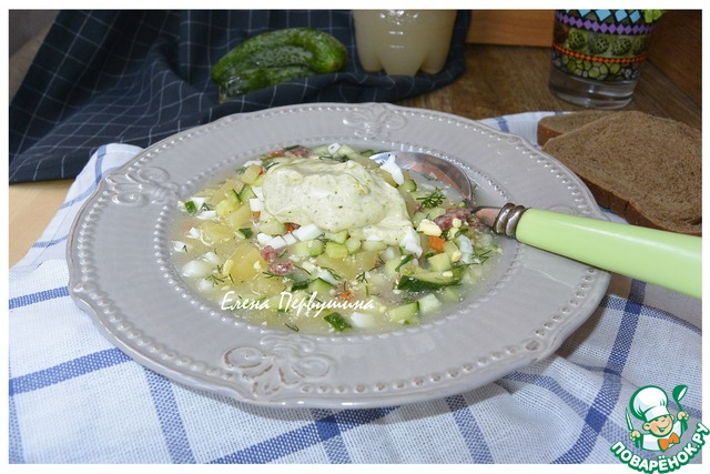 Hash with sausage and pesto sauce