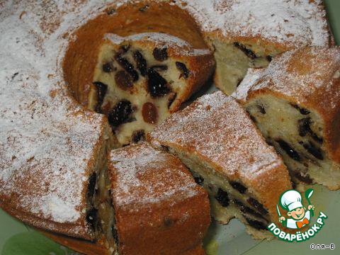 Yogurt cake with prunes