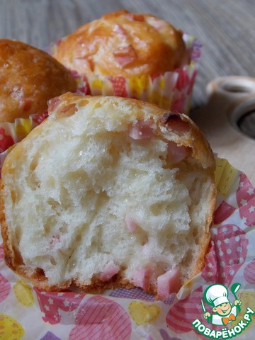 Cottage cheese muffin with cheese and sausage