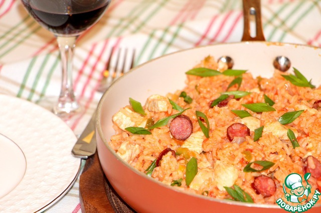 Rice with chicken and sausages