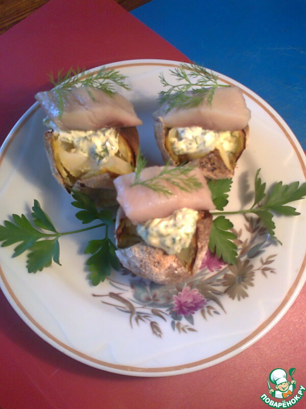 Печёный картофель с селёдочкой