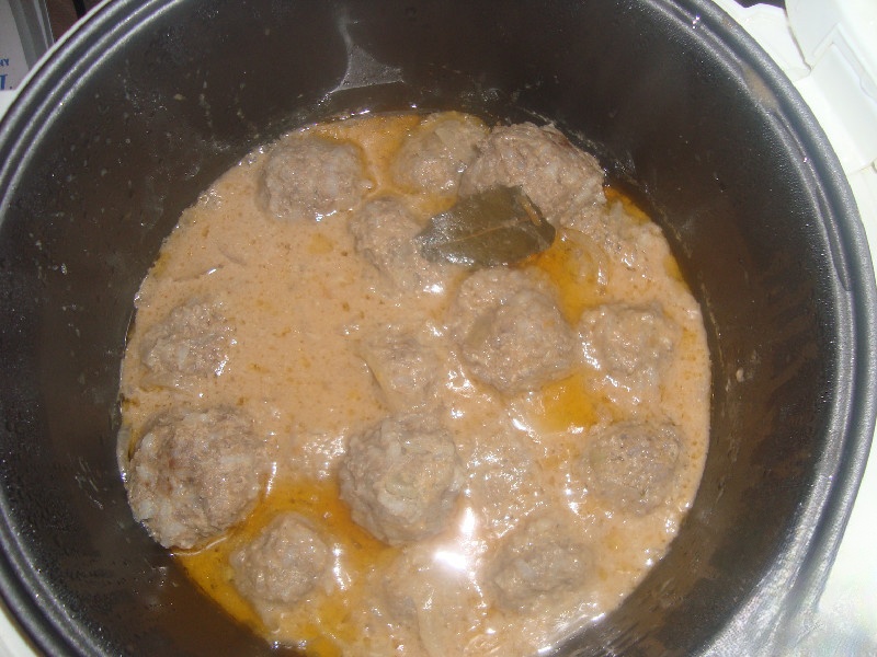 Meatballs in a slow cooker