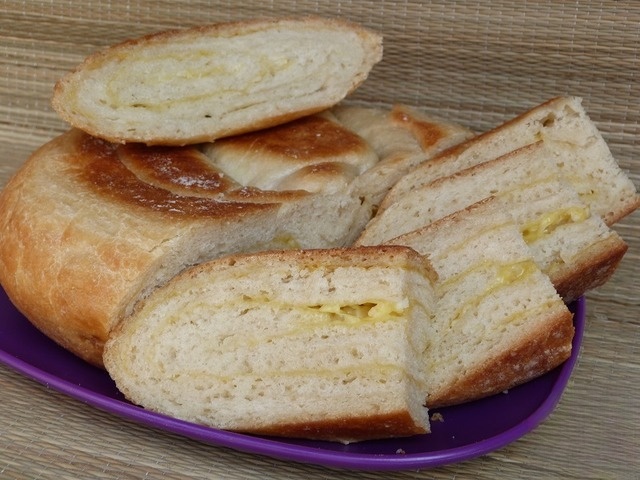 Хлеб с чесноком и сыром