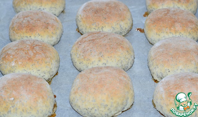 Poppy cakes with pear