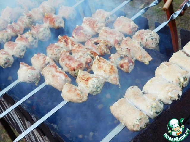 Meat rolls on the coals