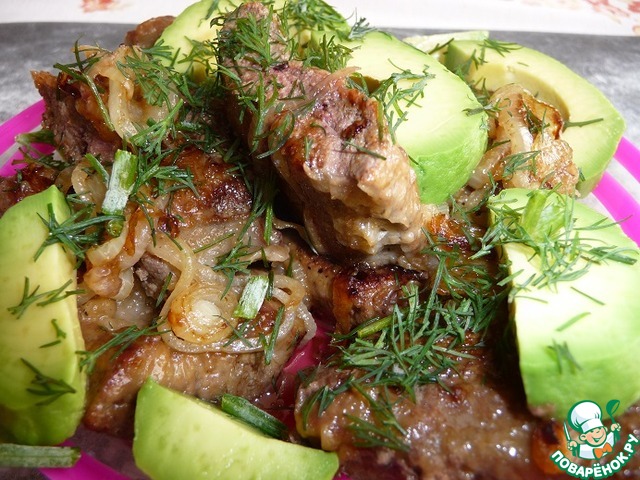 Chops of beef liver with avocado