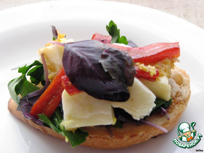 Crostini with roasted chilli and mozzarella