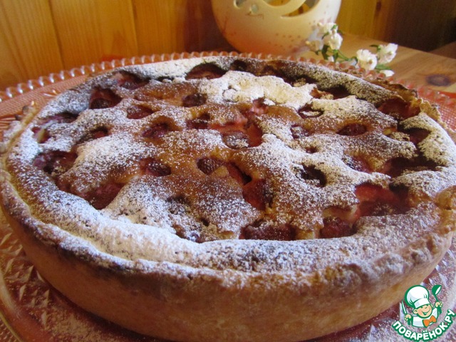 Strasbourg shortbread cake with strawberries