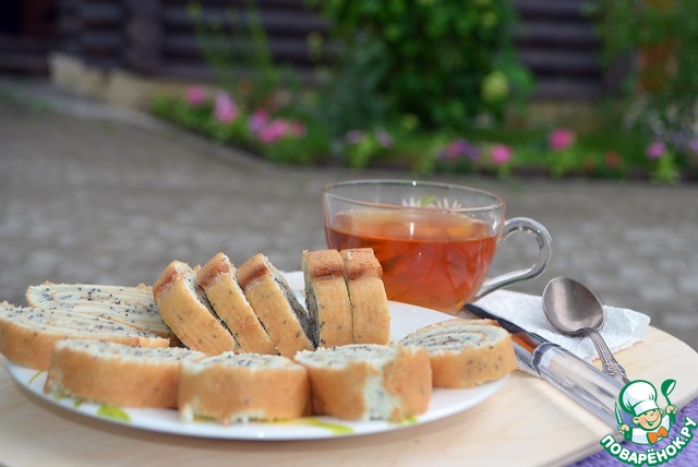 Honey cake with sour cream