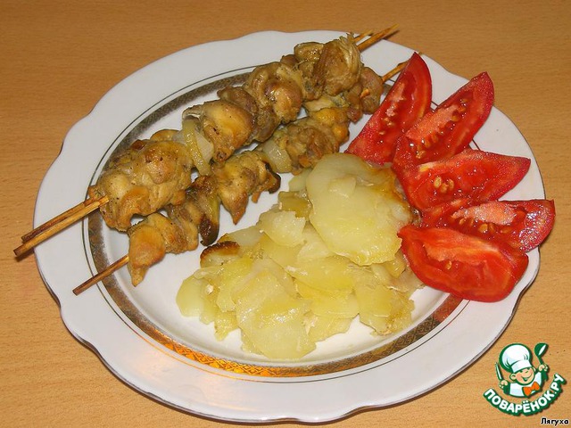 Chicken kebab with potatoes in the oven
