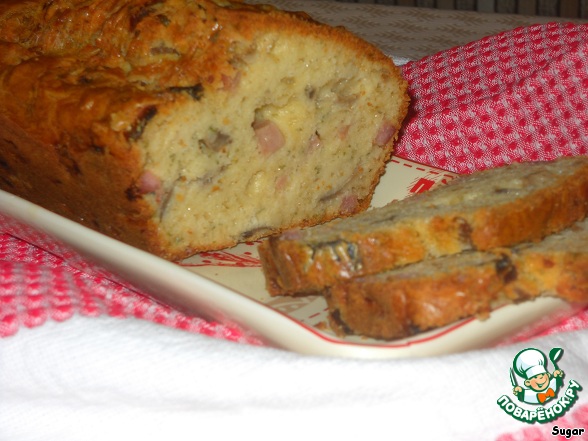 Muffin with ham, mustard and mushrooms
