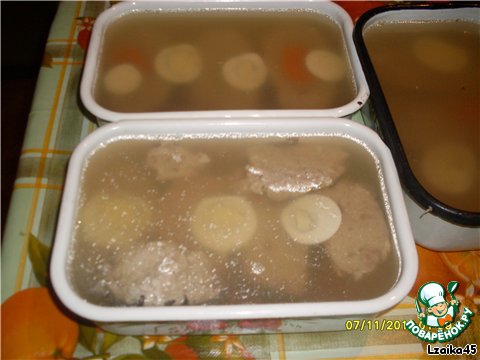 Jelly, aspic stuffed carp