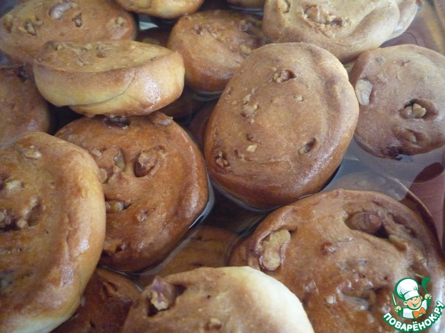 Biscuits in sugar syrup with walnuts