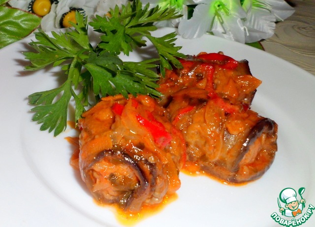 Eggplant rolls stuffed with meat and sauce