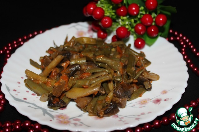 Green beans with mushrooms in multivarku