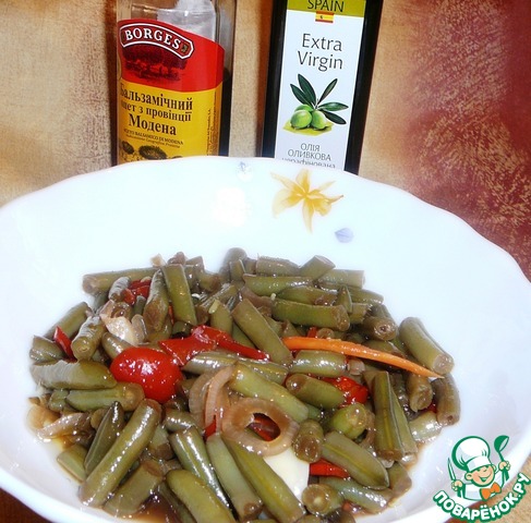 Маринованная стручковая фасоль с морковью, луком и красным сладким перцем
