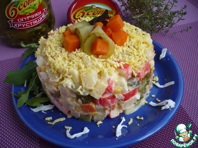 Салат с маринованными огурцами 