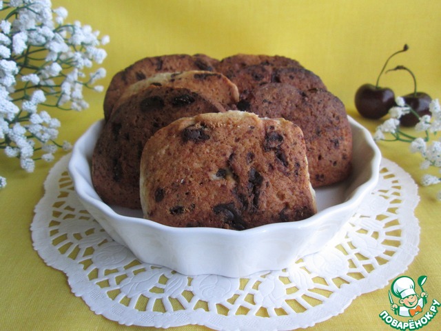 Cottage cheese biscuits with cherry and chocolate