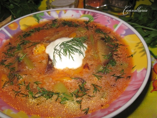 Tomato-vegetable soup with couscous