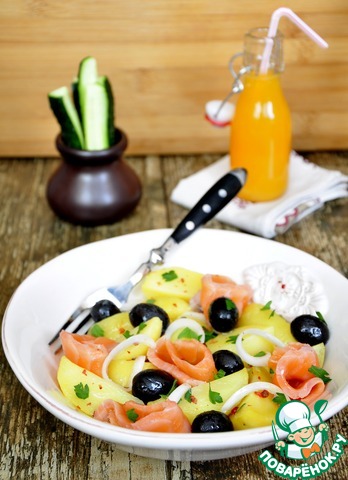 Marinated salmon and potato salad with it