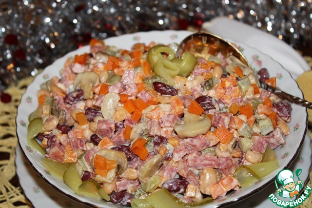 Salad of canned beans with sausage 