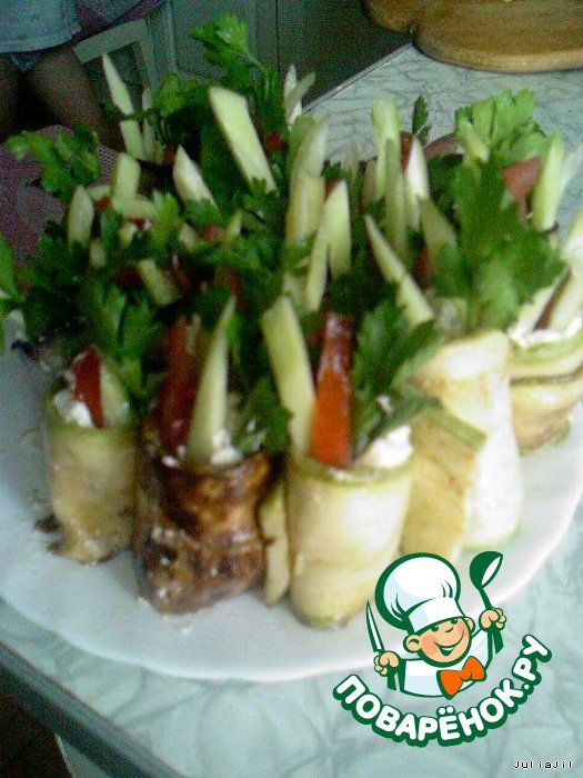Rolls of zucchini with cheese