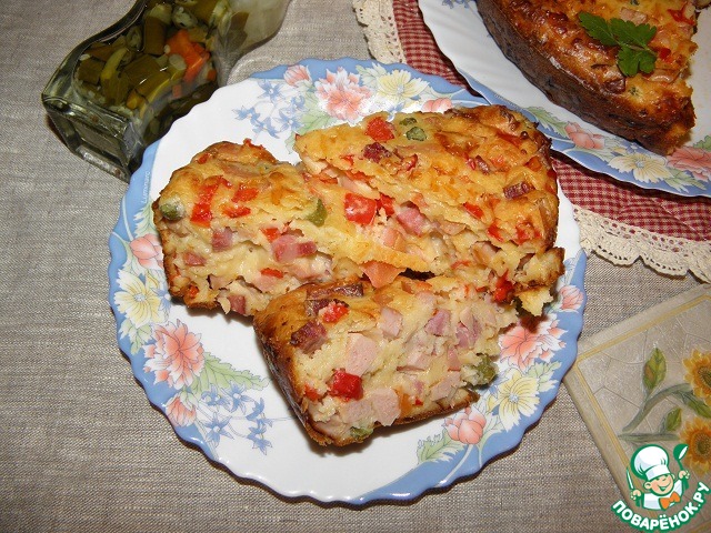 Snack pie with vegetables and meats