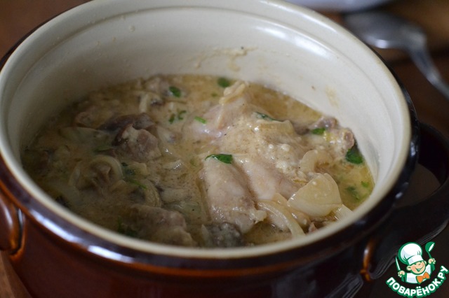 Chicken with mushrooms in a cream sauce