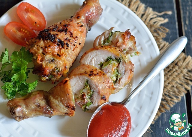 Chicken drumsticks stuffed with cheese and bacon