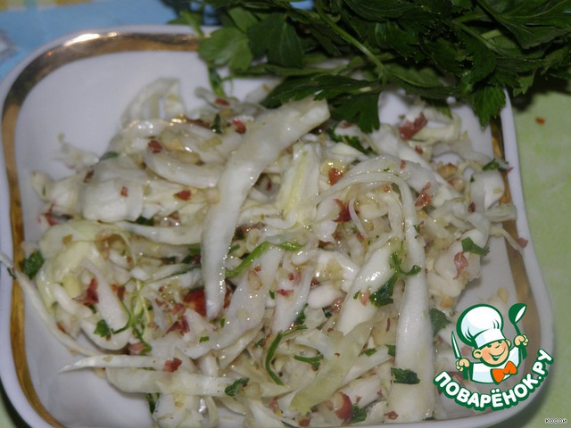 Cabbage salad with peanuts