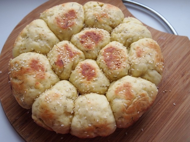 Cabbage rolls with sesame seeds