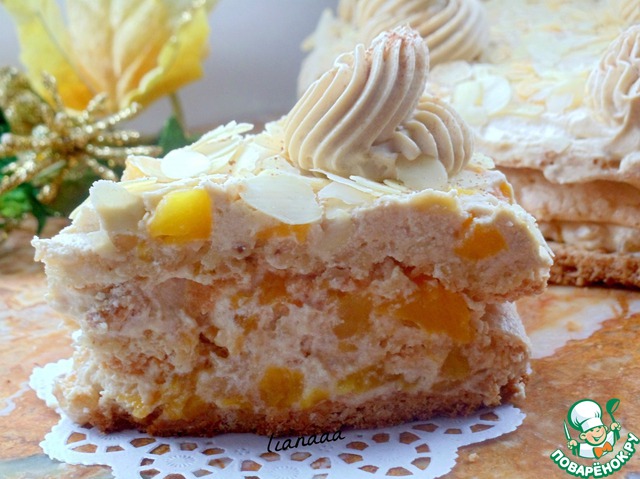 Coffee cake with peaches and almonds