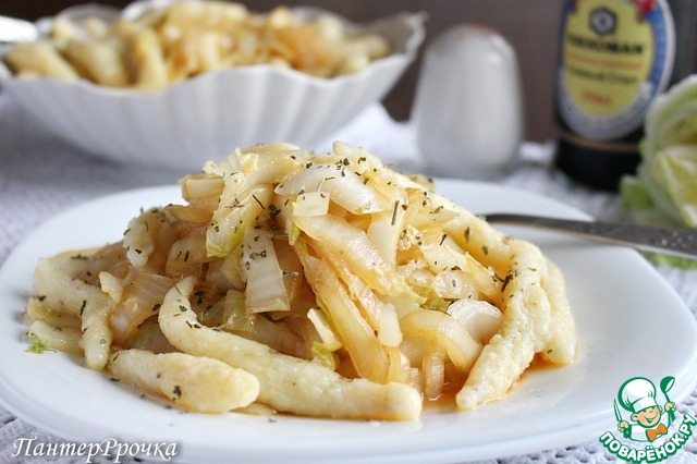 Potato noodles with cabbage