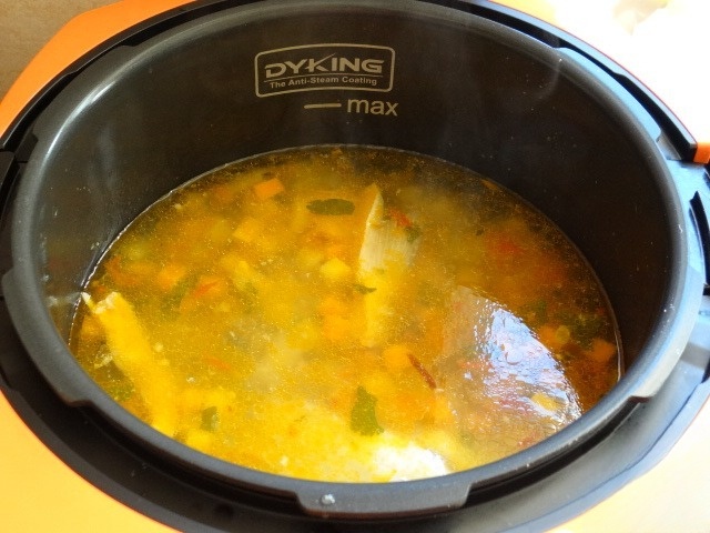 Солнечный супчик с тыквой, картофелем и семгой