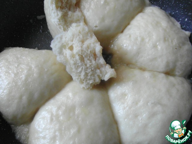 German steam buns in a frying pan