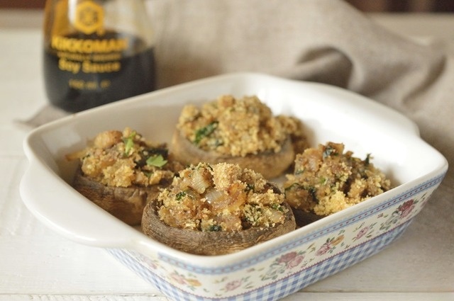Stuffed mushrooms with bread crumbs