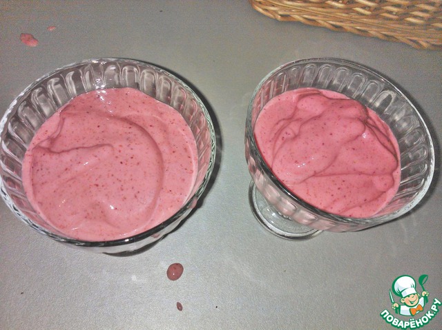 Strawberry soup