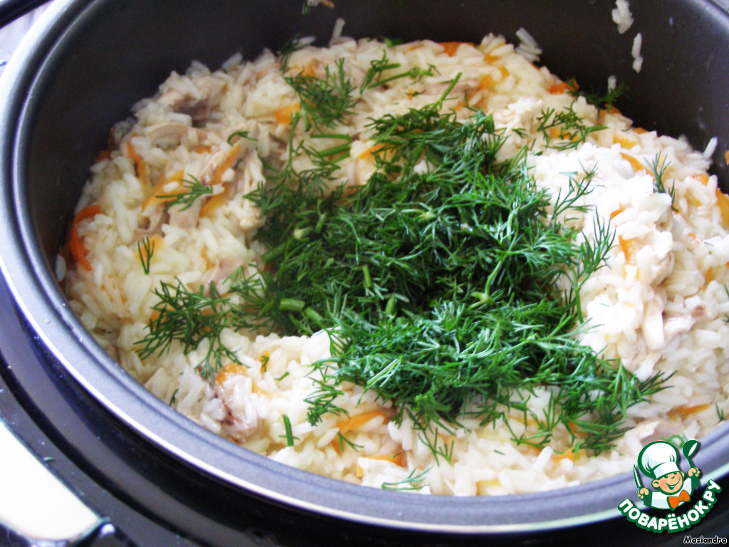 Rice with chicken in a slow cooker