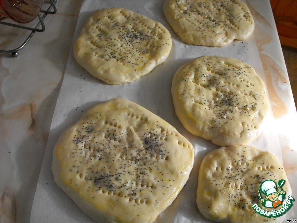 Pitas with poppy seeds