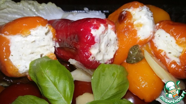 Маринованные маленькие перцы с сыром