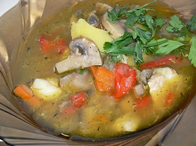 Суп со свининой, шампиньонами и овощами