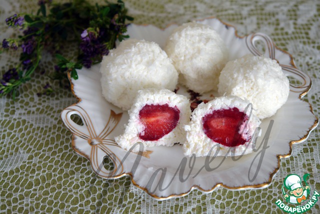 Dessert cottage cheese with berries coconut 